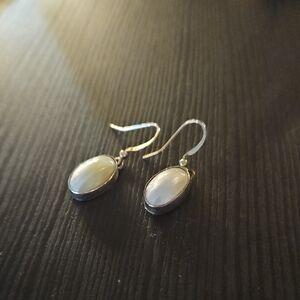 Elegant Silver and White Mother Of Pearls Earrings